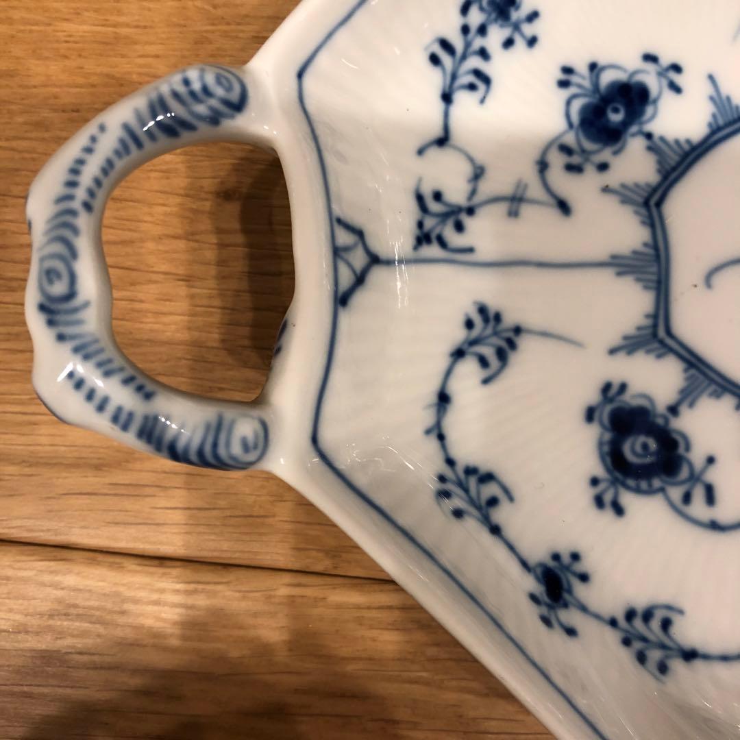 廃盤ブルーフルーテッドリーフ皿