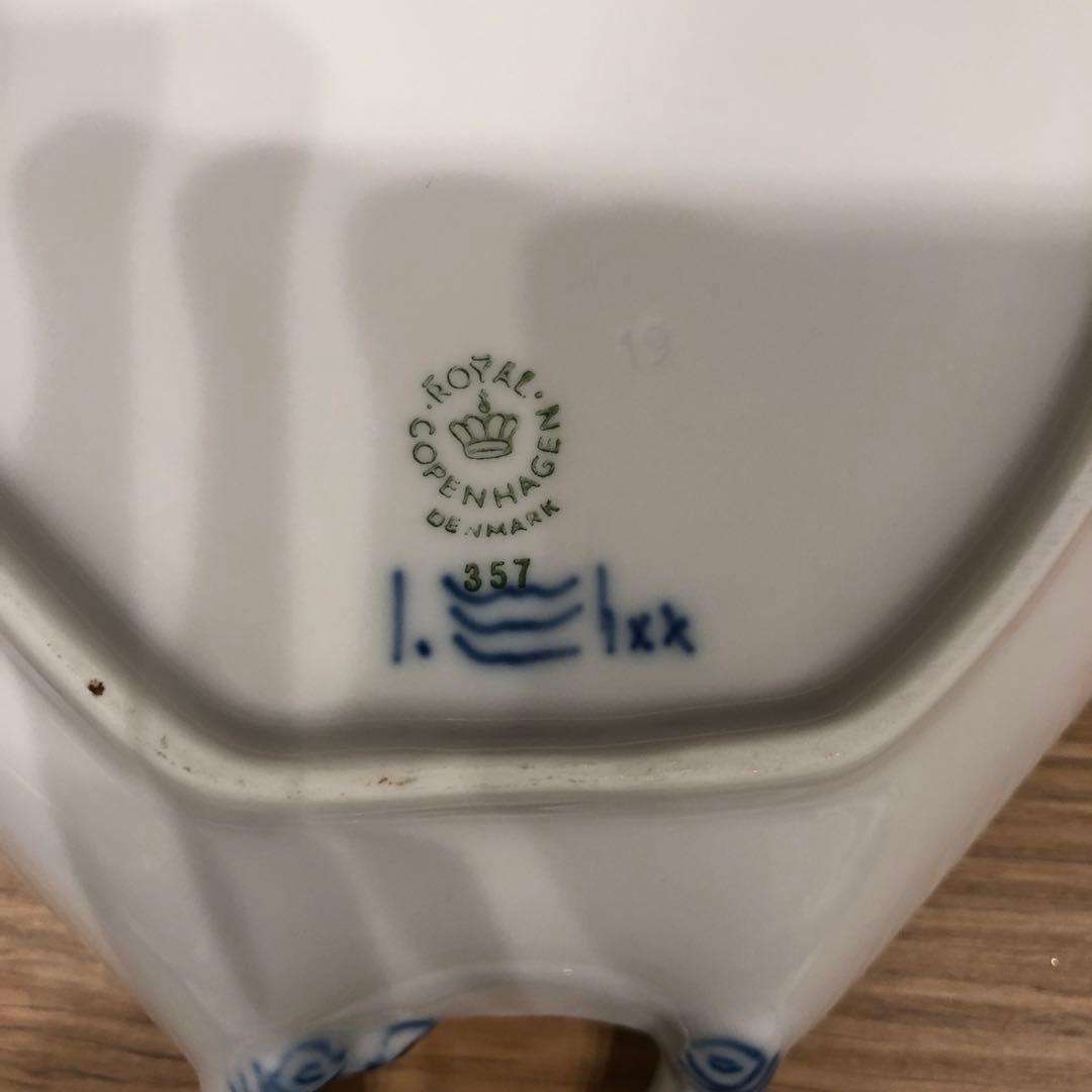 廃盤ブルーフルーテッドリーフ皿