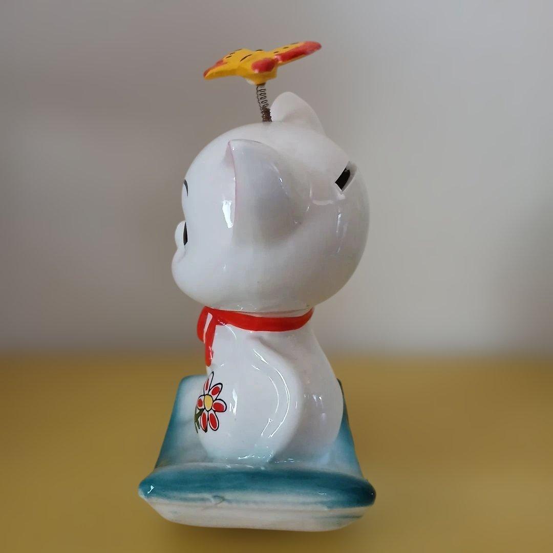 昭和レトロ　ネコ　陶器　蝶々　飾り付き　貯金箱　置物