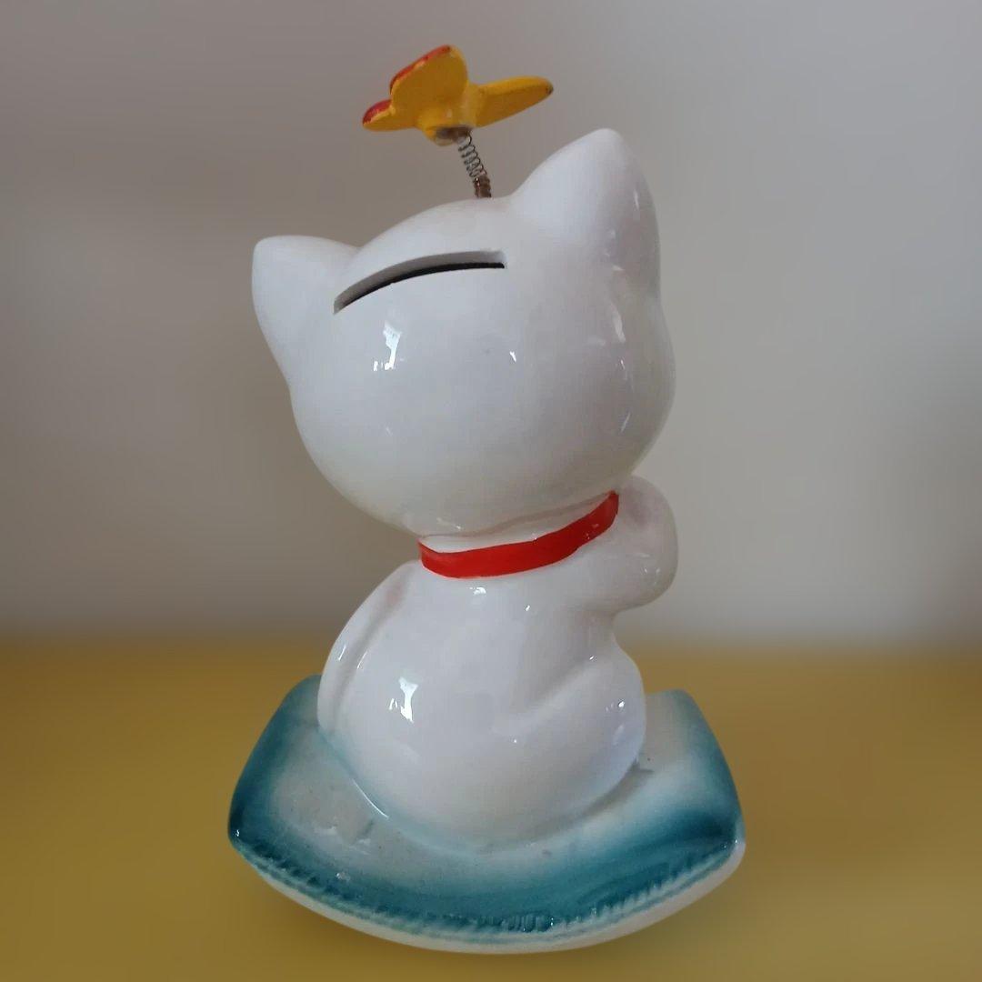 昭和レトロ　ネコ　陶器　蝶々　飾り付き　貯金箱　置物