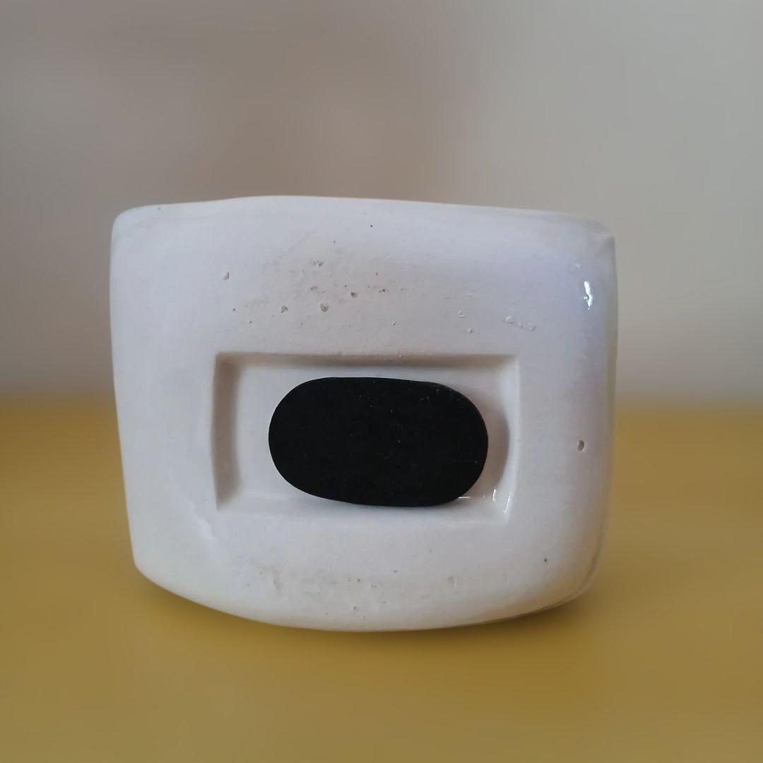 昭和レトロ　ネコ　陶器　蝶々　飾り付き　貯金箱　置物