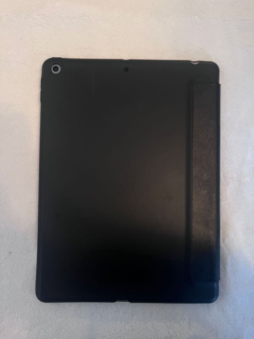 iPad Wi-Fi＋Cellularモデル 第7世代 32GB カバー付