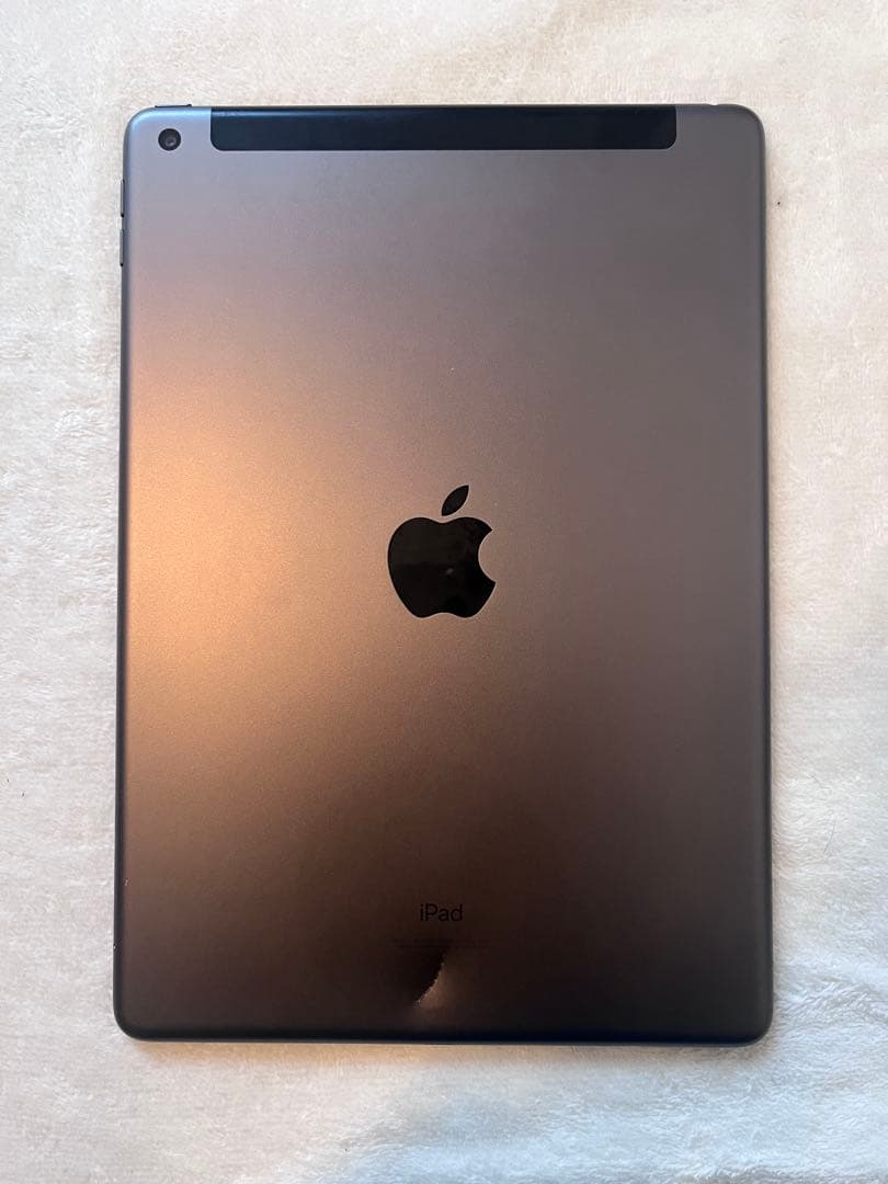 iPad Wi-Fi＋Cellularモデル 第7世代 32GB カバー付