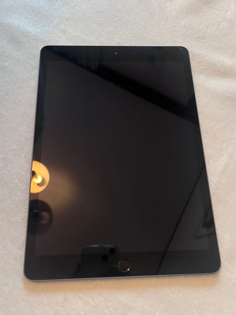 iPad Wi-Fi＋Cellularモデル 第7世代 32GB カバー付