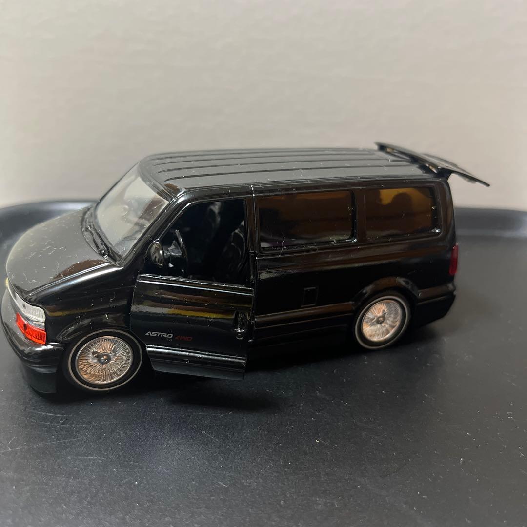シボレーアストロ　プルバックカー　黒