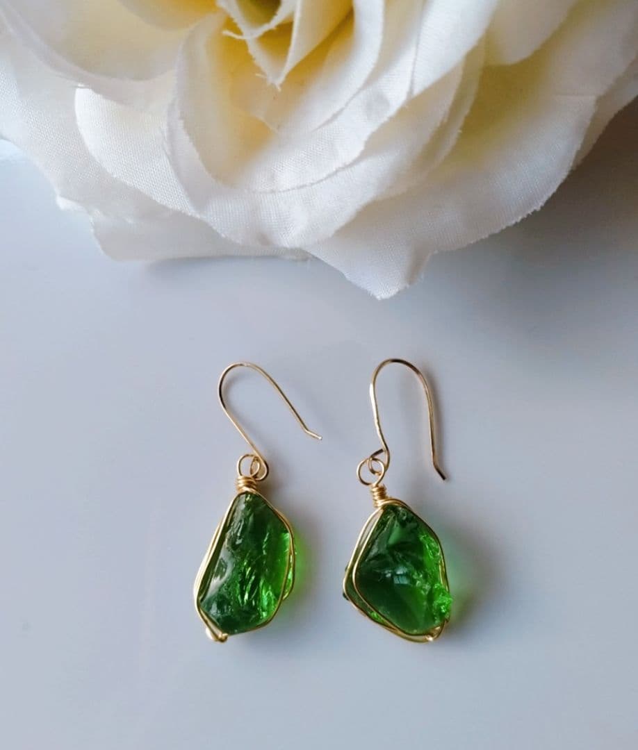 Kgf14 希少 アンダラクリスタル エメラルドシフト 原石 ピアス