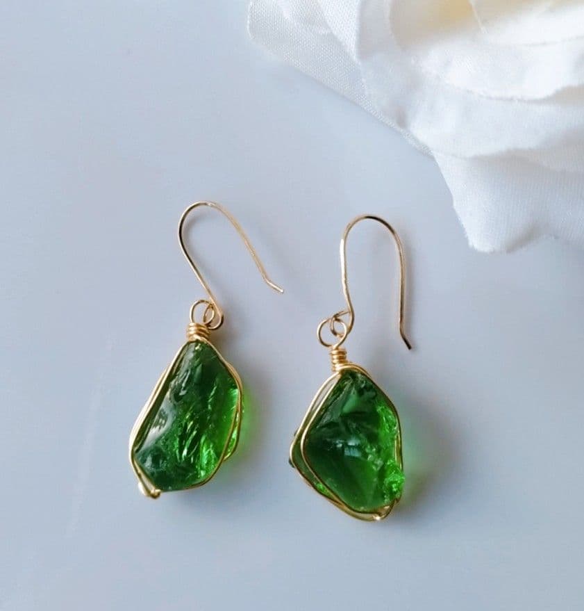 Kgf14 希少 アンダラクリスタル エメラルドシフト 原石 ピアス