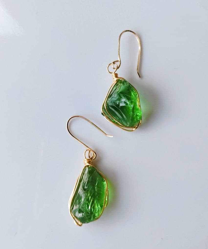 Kgf14 希少 アンダラクリスタル エメラルドシフト 原石 ピアス