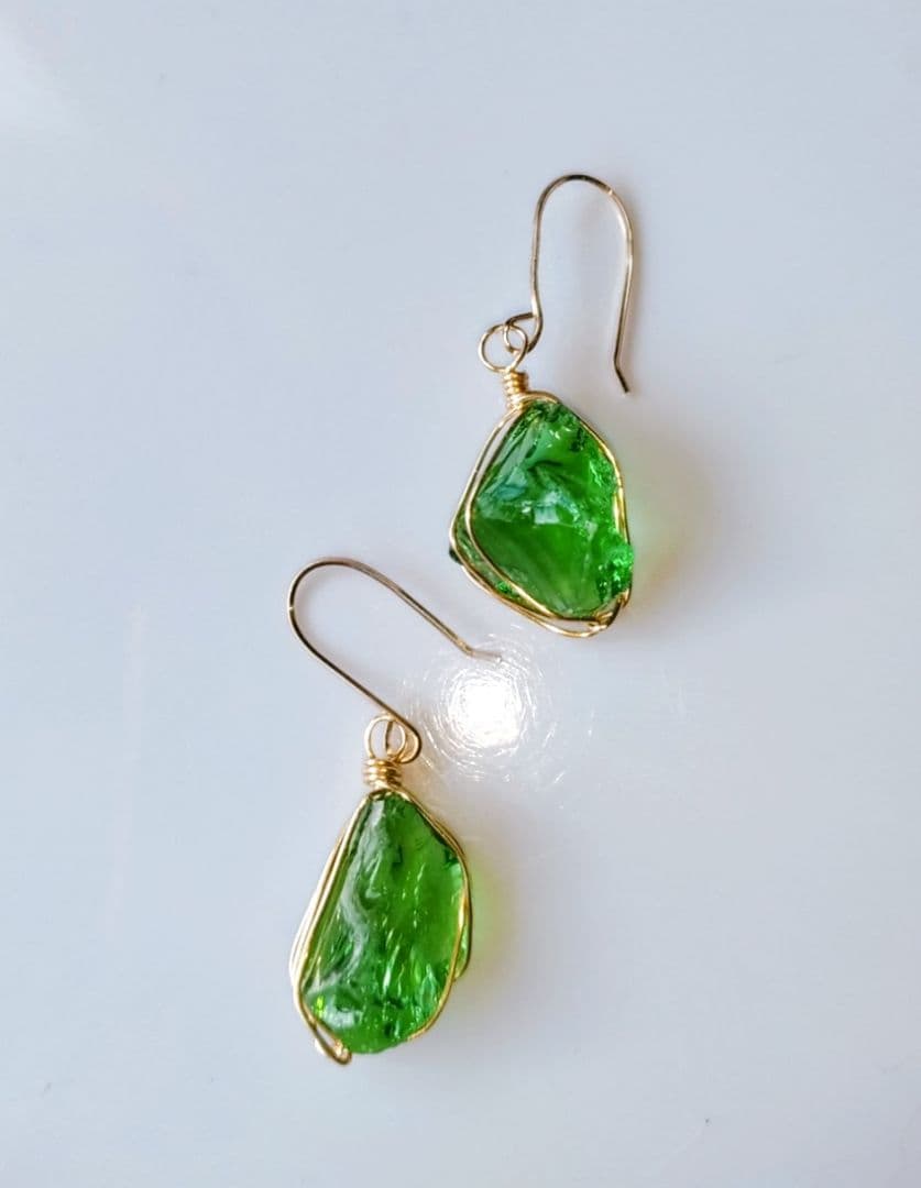 Kgf14 希少 アンダラクリスタル エメラルドシフト 原石 ピアス