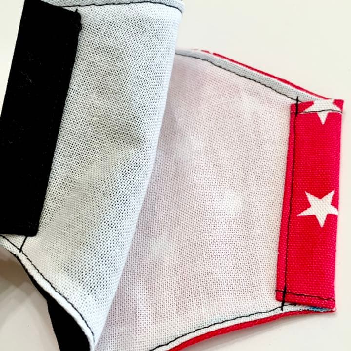 No.112 オーダーマスク　星　スター　紅色　黒色　ツートンカラー　おまとめ割