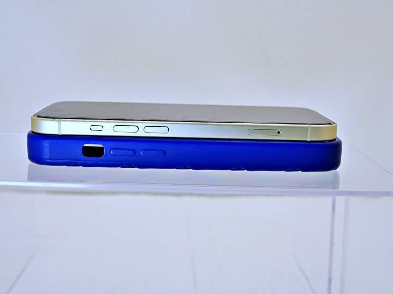 ⭐️美品　ボッテガヴェネタ　iPhone シリコンスマホケース　カバー　ブルー