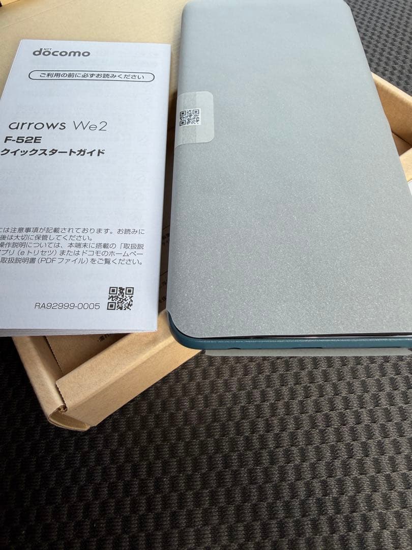arrows We2 (F-52E) 本体　ネイビーグリーン　新品・未使用