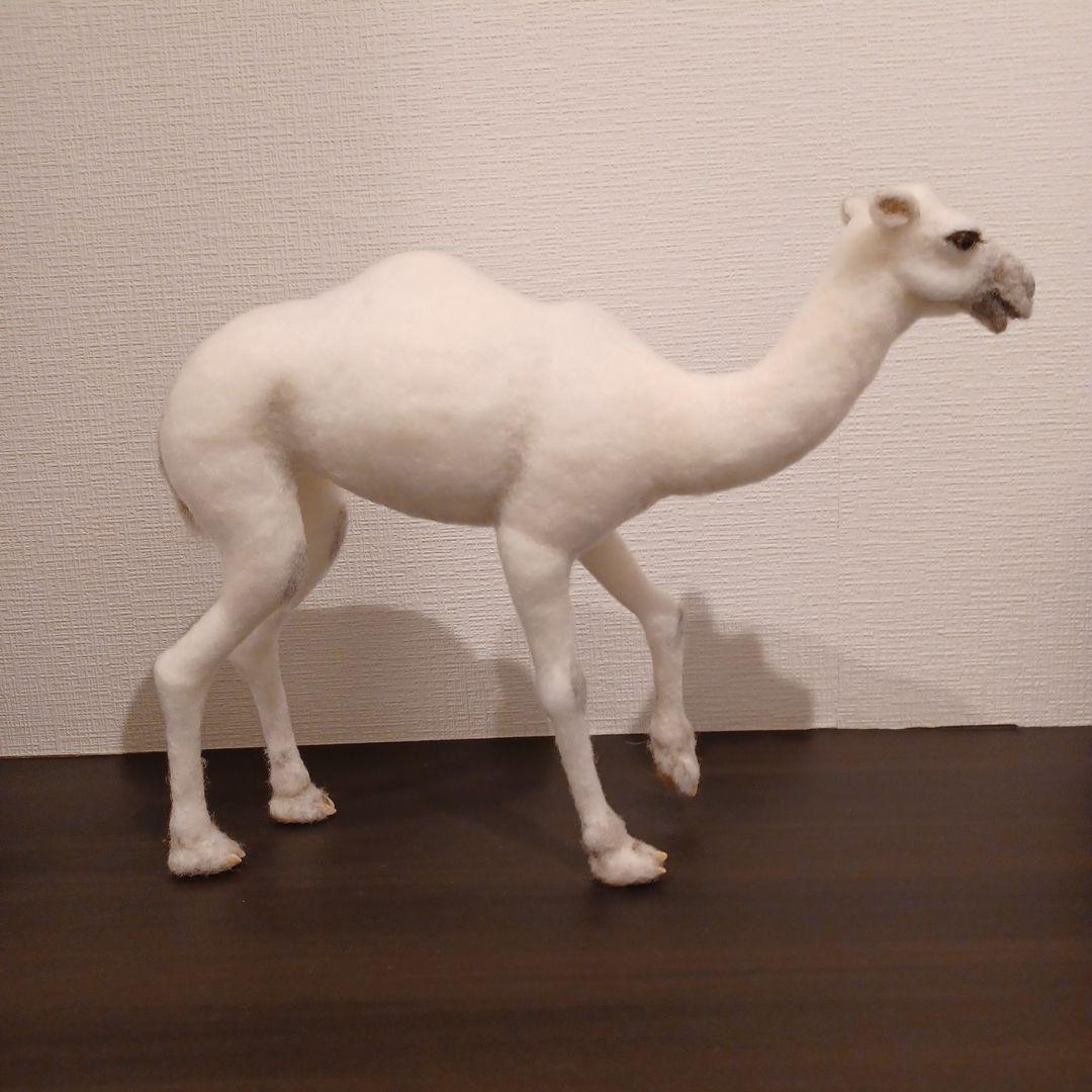 ラクダ(羊毛フェルト)ホワイト