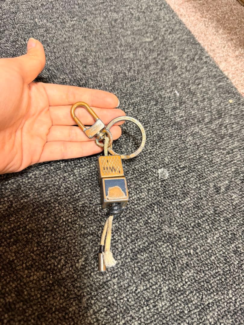 LOUIS VUITTON キーホルダー チャーム 真鍮系 USED