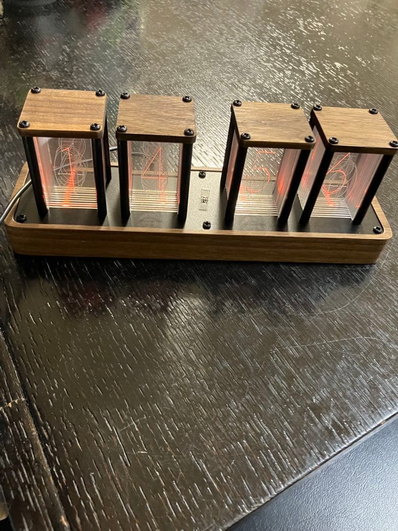 ニキシー管クロック 時計 擬発光管時計レトロモダン木製クロック　新品未使用品