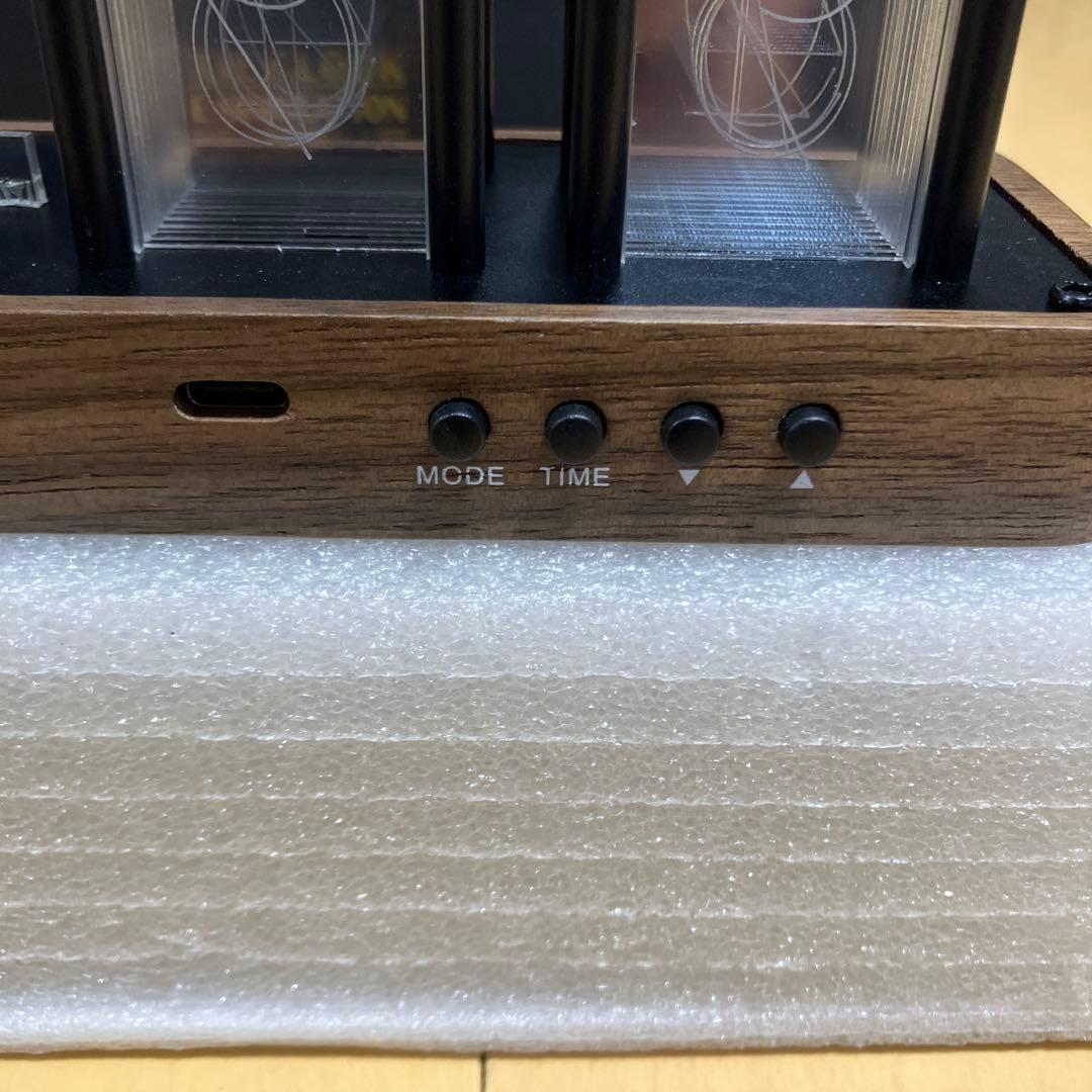 ニキシー管クロック 時計 擬発光管時計レトロモダン木製クロック　新品未使用品