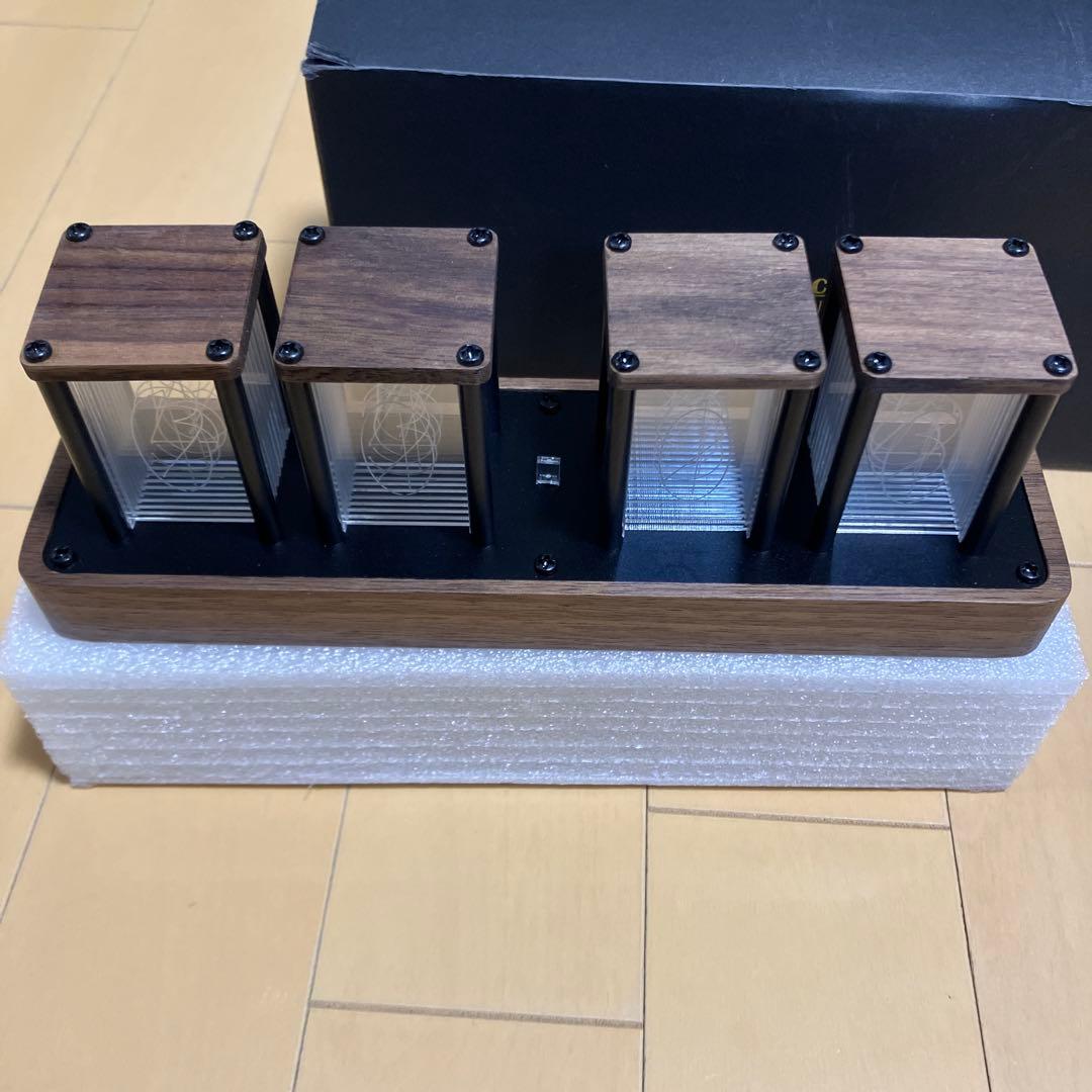 ニキシー管クロック 時計 擬発光管時計レトロモダン木製クロック　新品未使用品