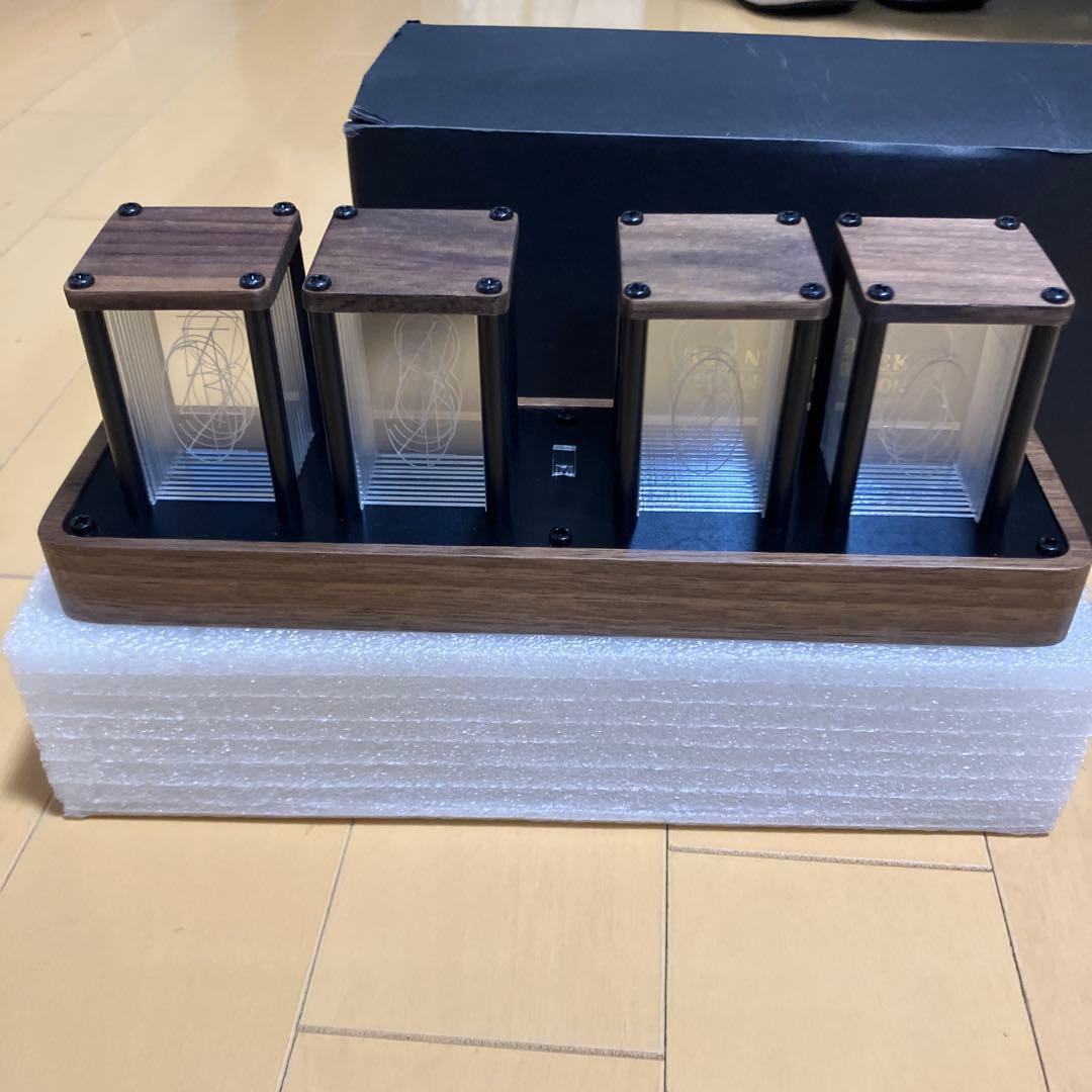 ニキシー管クロック 時計 擬発光管時計レトロモダン木製クロック　新品未使用品