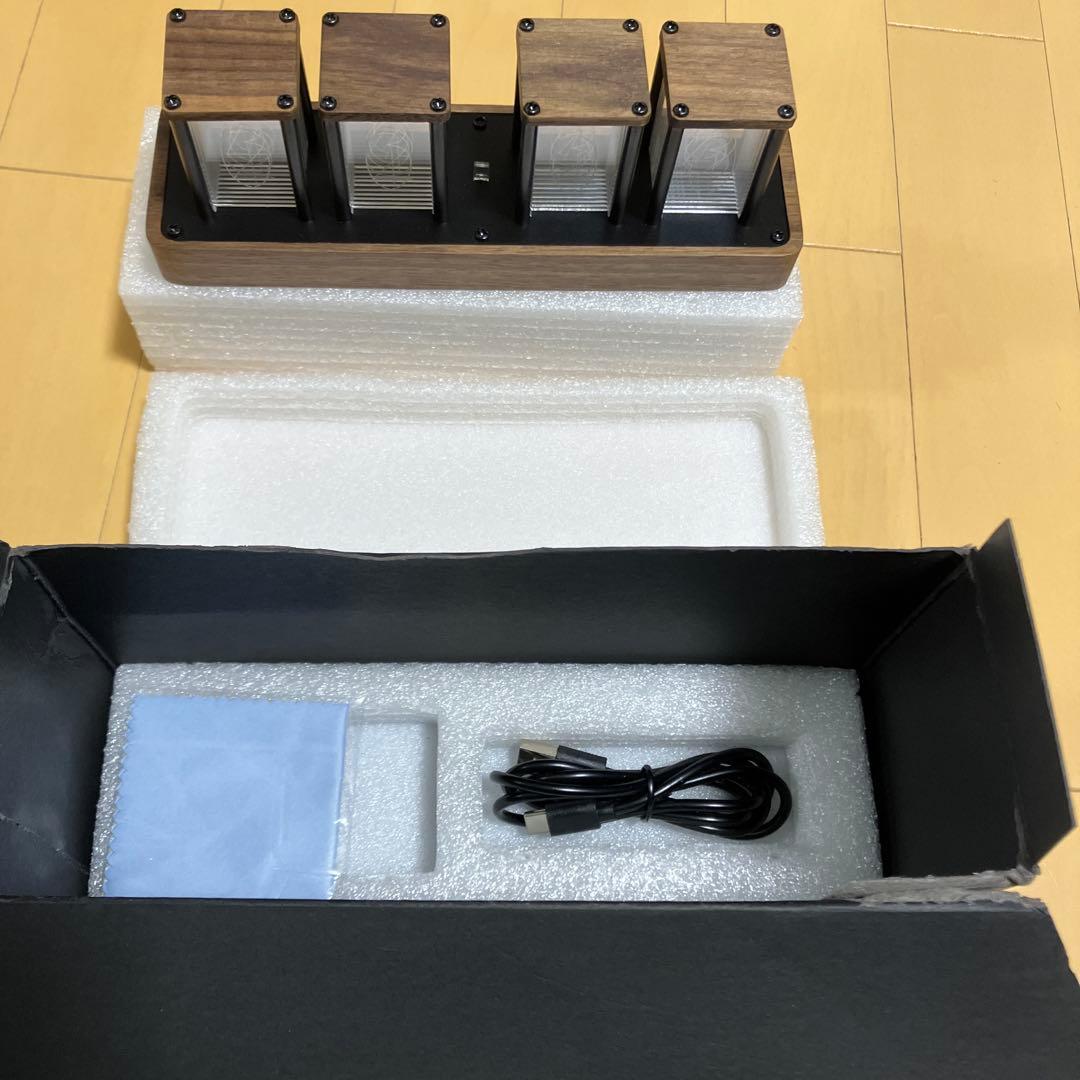 ニキシー管クロック 時計 擬発光管時計レトロモダン木製クロック　新品未使用品