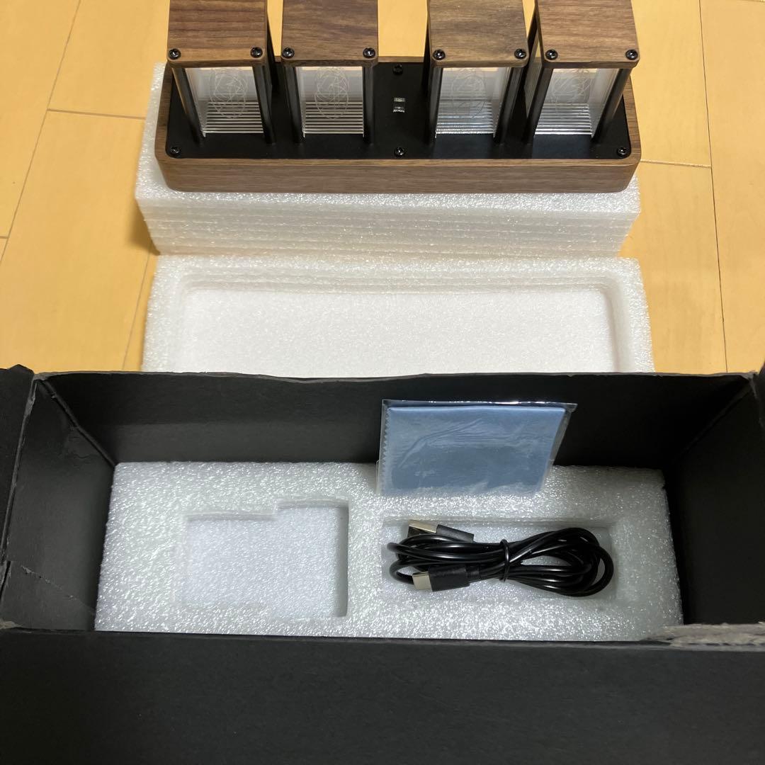 ニキシー管クロック 時計 擬発光管時計レトロモダン木製クロック　新品未使用品