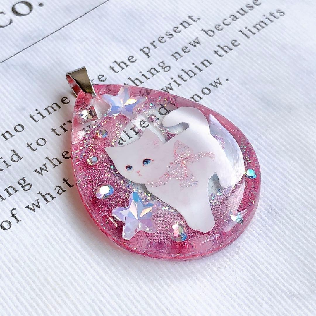 同梱値引100円❤️No.2584 レジン ペンダントトップ 猫 ネコ ねこ ♡