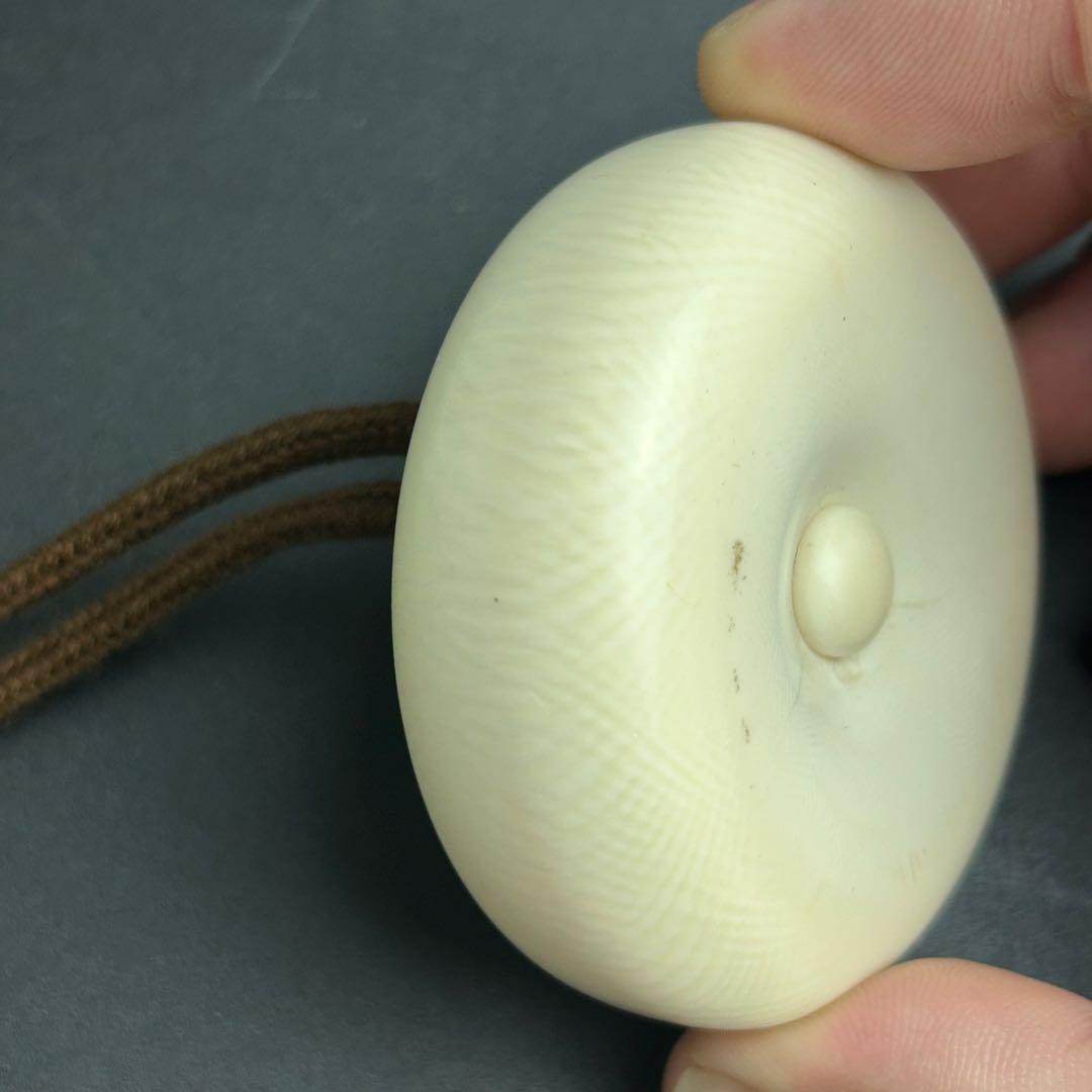 美術品　根付け　饅頭　白材　111g