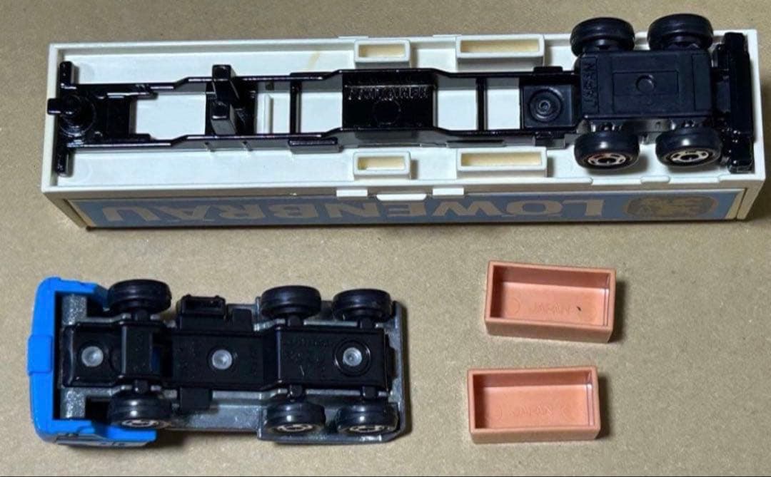 ロングトミカ いすゞ V12 ウイングルーフトレーラー LOWENBRAU