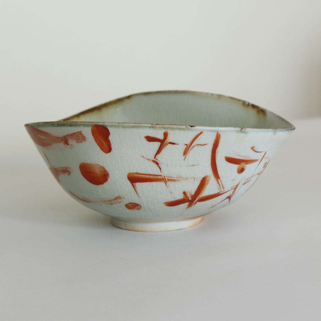 陶芸作家　光藤佐さん　たわみ赤絵鉢　白磁