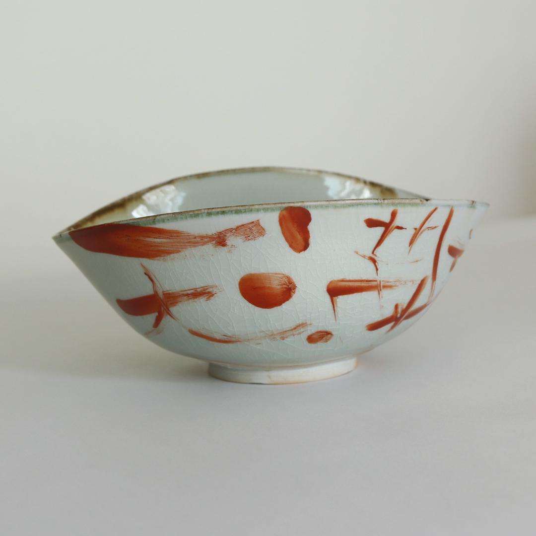 陶芸作家　光藤佐さん　たわみ赤絵鉢　白磁