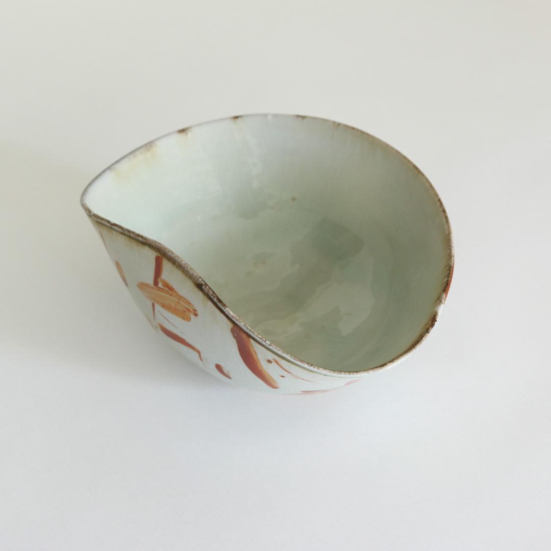 陶芸作家　光藤佐さん　たわみ赤絵鉢　白磁