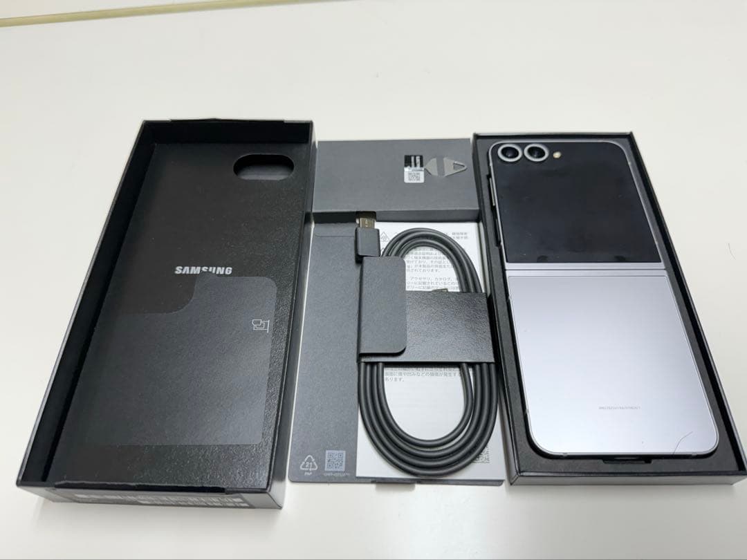 【美品】SAMSUNG Galaxy Z Flip6 256GB