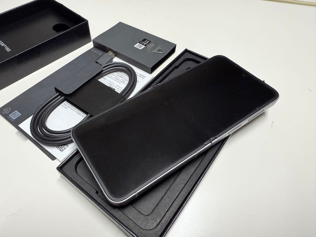 【美品】SAMSUNG Galaxy Z Flip6 256GB