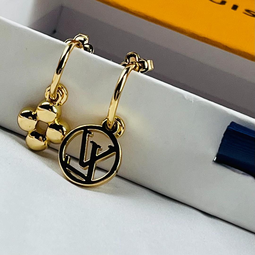 LOUIS VUITTON ブックルドレイユ ブルーミング ピアス ノベルティ