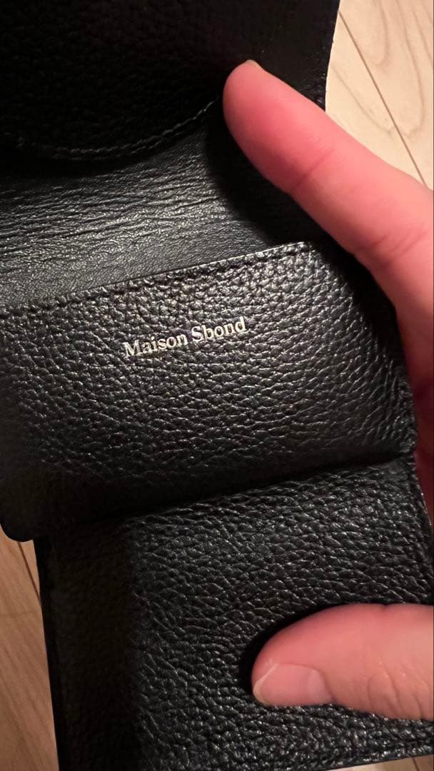 メゾンエスボンド　三つ折り財布