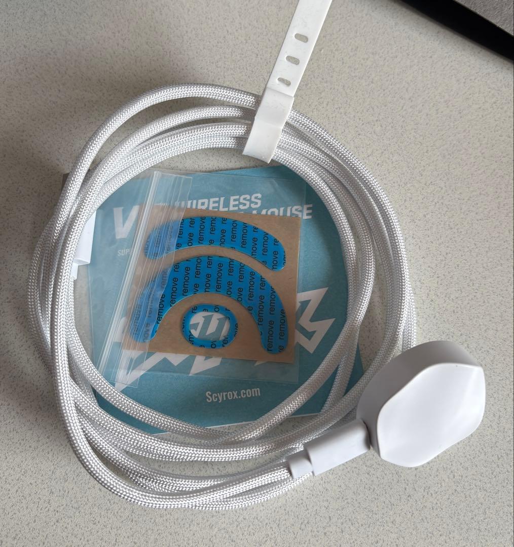 Scyrox V6 ワイヤレスゲーミングマウス　ホワイト