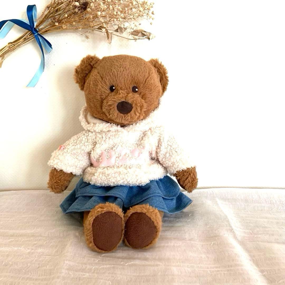 IKEAのクマの着せ替えお洋服　パーカー　デニムパンツ　2段ギャザースカート