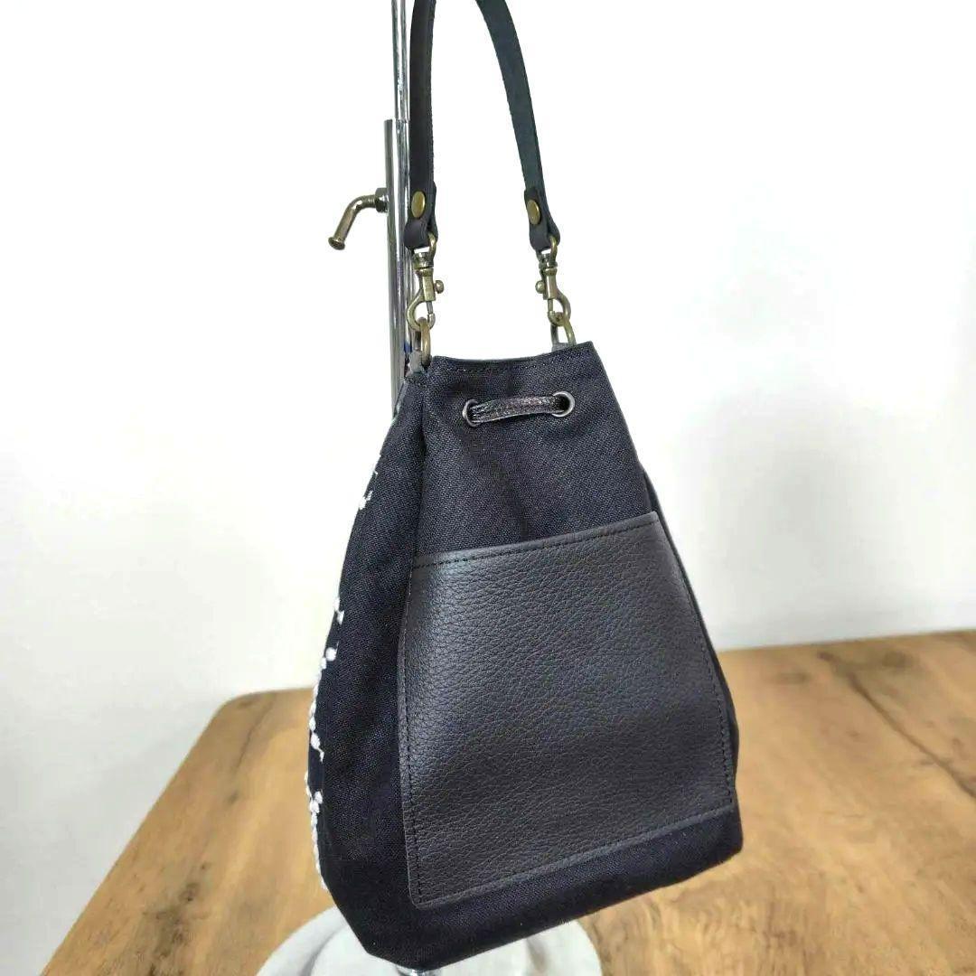 ミナペルホネン/tambourineタンバリンネイビー×白/巾着型ショルダー