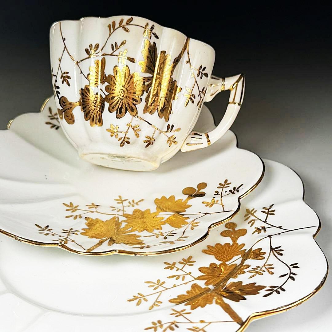 【19世紀】英国 アンティーク フォリー/シェリー 金彩 菊花装飾 トリオ