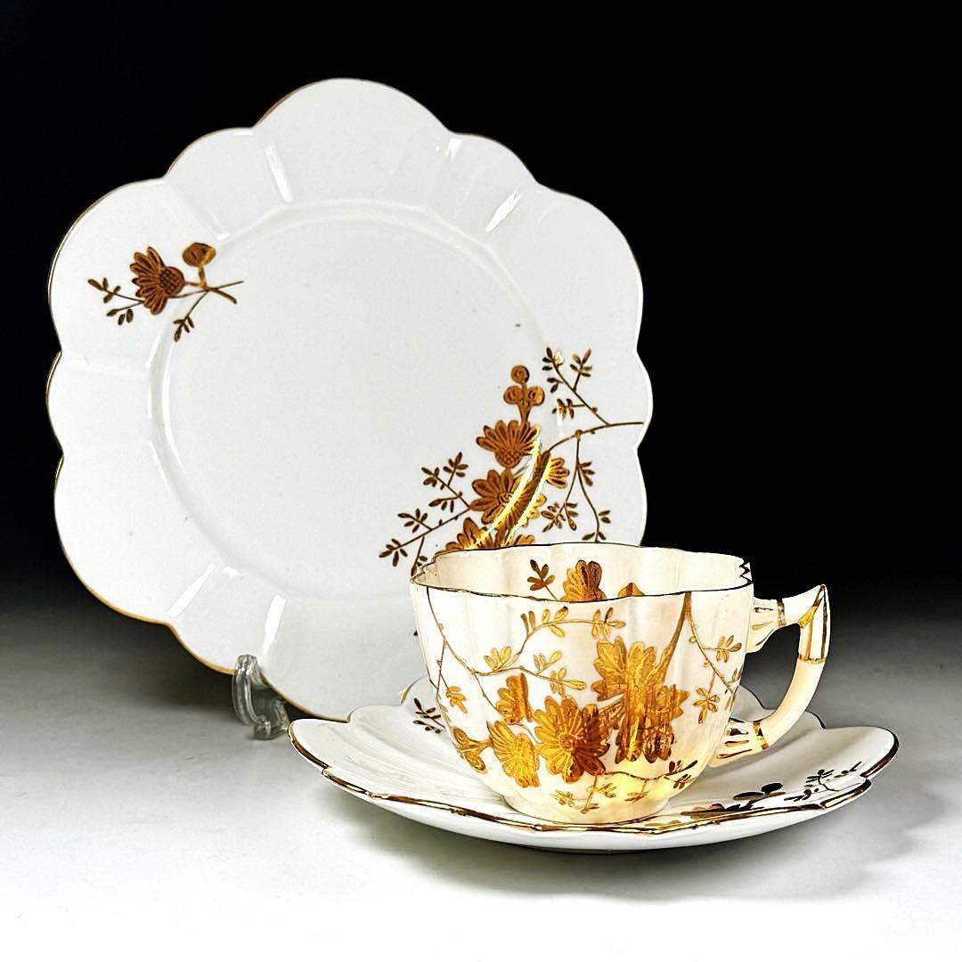 【19世紀】英国 アンティーク フォリー/シェリー 金彩 菊花装飾 トリオ