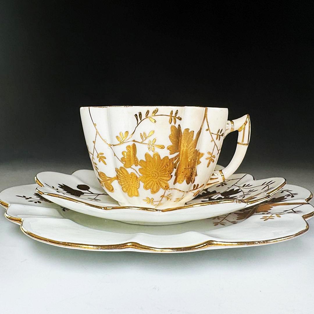 【19世紀】英国 アンティーク フォリー/シェリー 金彩 菊花装飾 トリオ