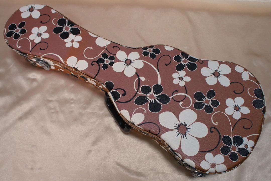 ☆綺麗☆タヒチアンウクレレ☆ピックアップ付☆ウクレレコードで弾けます☆☆