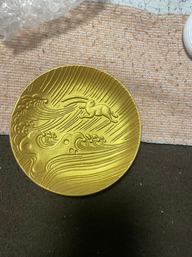 （金運up）金色の波とウサギの陶器皿