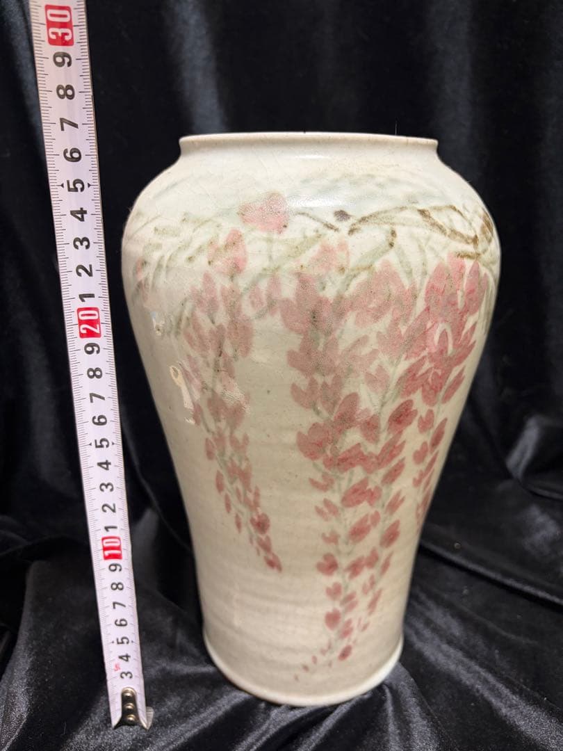 骨董　希少李朝白磁藤の花のような模様が描かれた陶器製の花瓶です文壺現状品のみ