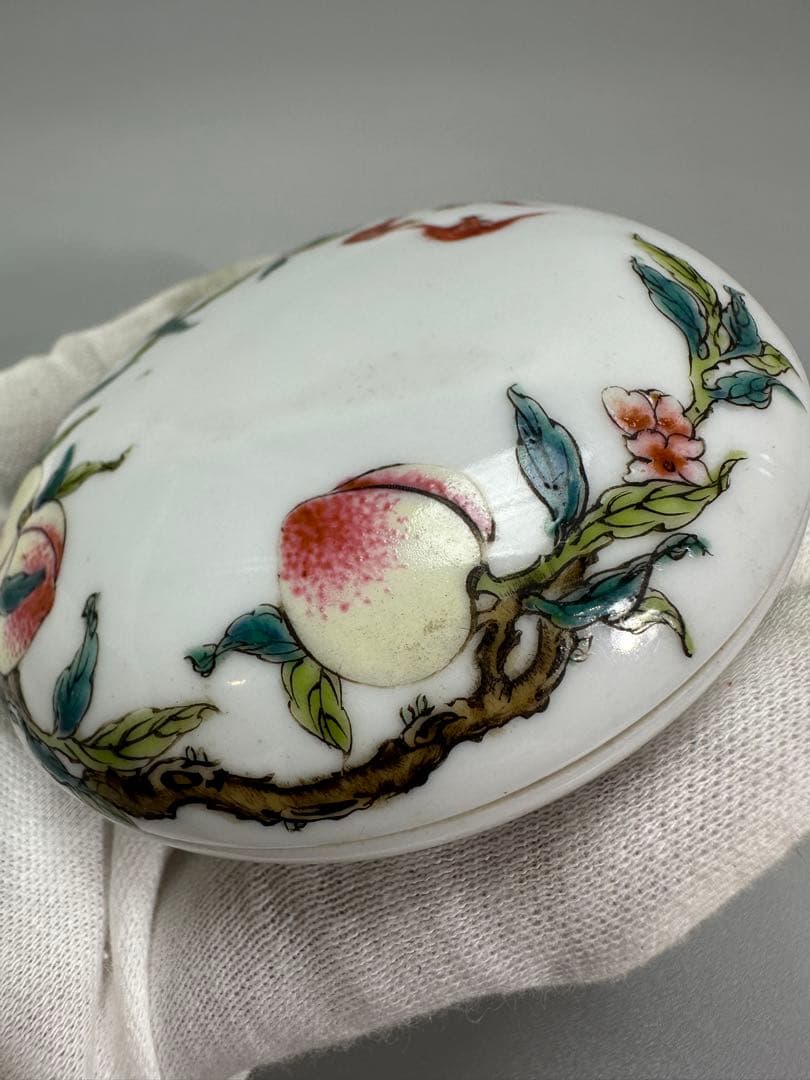 中国 色絵 桃蝙蝠 紋 香合