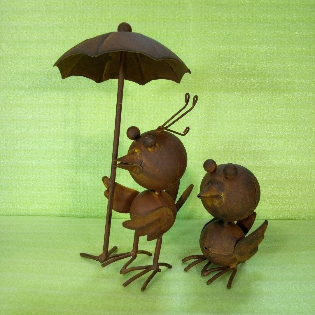 レトロな鳥　2体セット　傘を持つ小鳥の置物　インテリア　オブジェ　ディスプレイ
