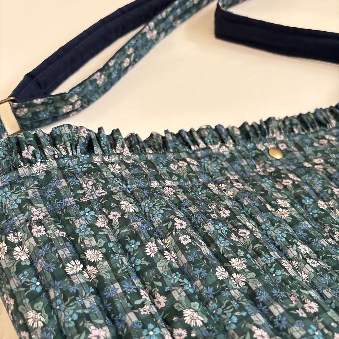 レド様オーダー　リバティ特大キルショルダー　マリアチェック紺