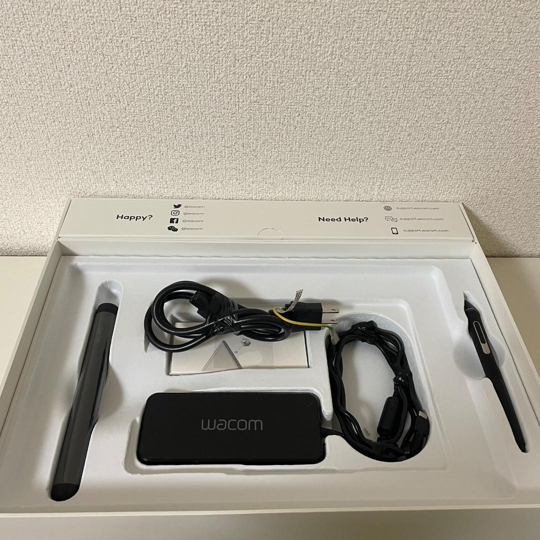 MobileStudio Pro 13 DTHW1321LK0D　スタンド付