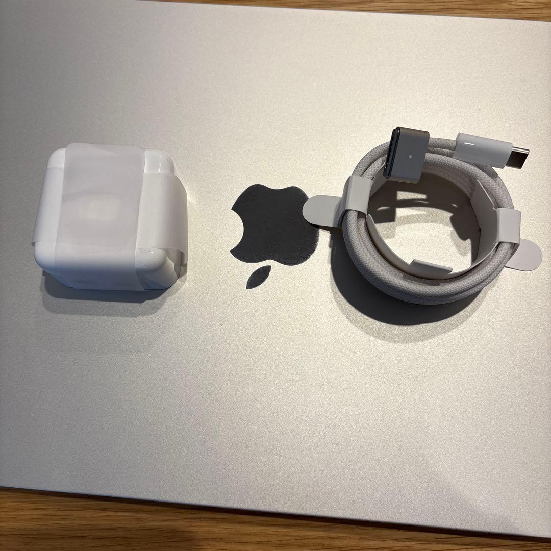 m4 MacBook Air、24GB、スターライト、USキーボード