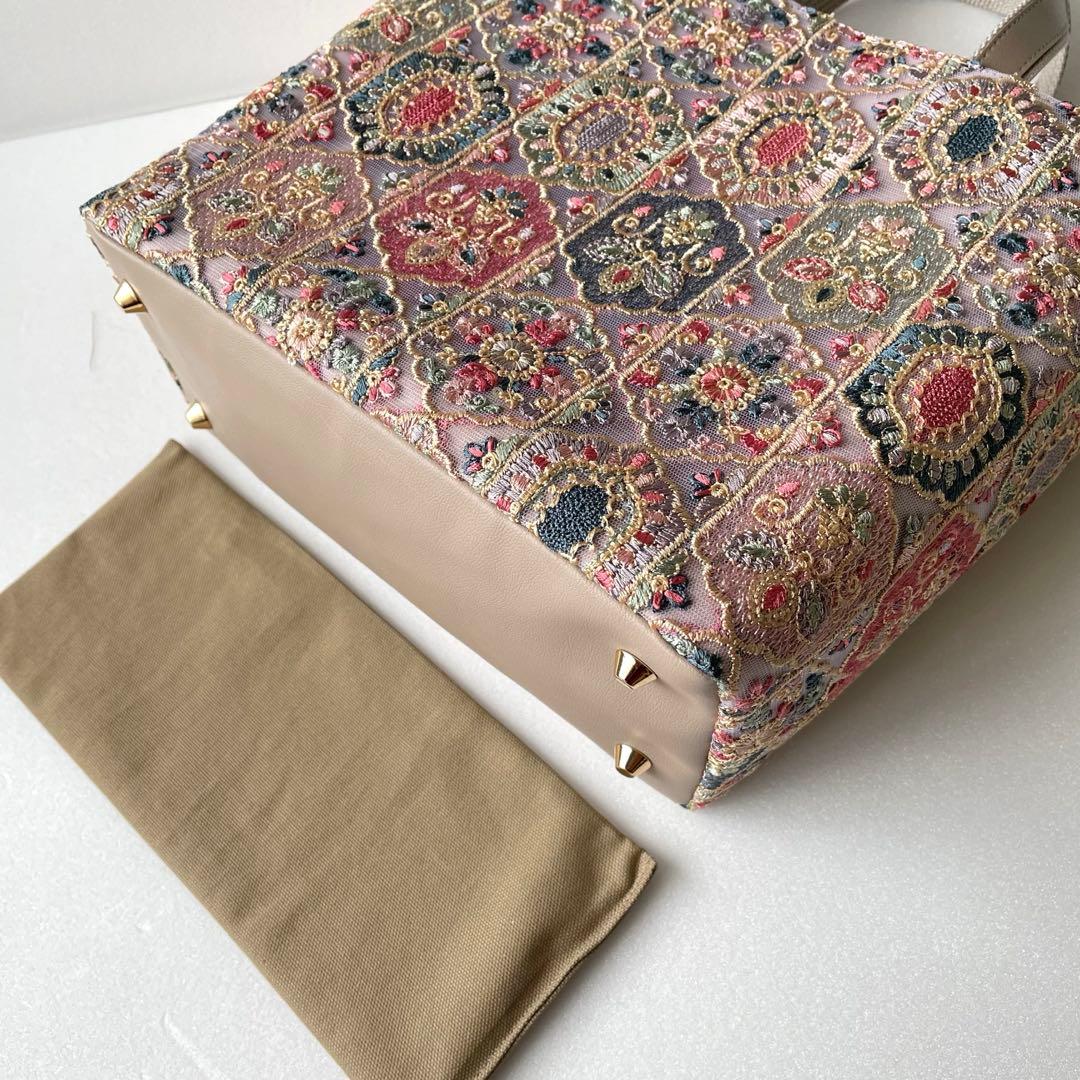 オールインド刺繍チュールベージュ系　新Mサイズトートバッグ　ハンドメイド