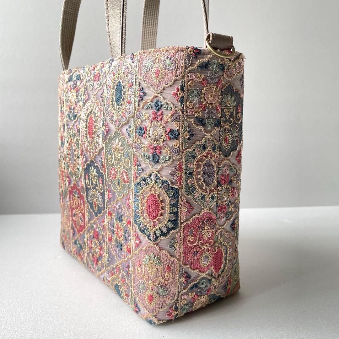 オールインド刺繍チュールベージュ系　新Mサイズトートバッグ　ハンドメイド